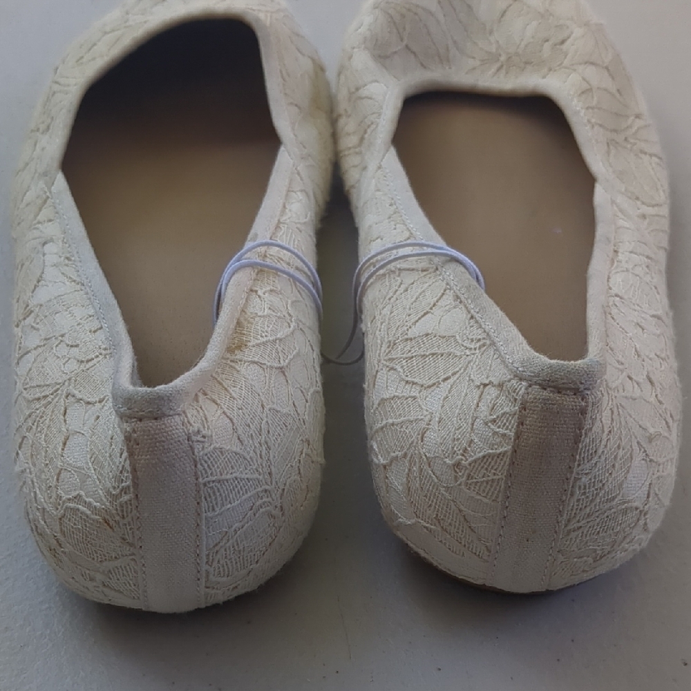 Torrid Cream Lace Flats Elegant Design - Picture 3 of 5